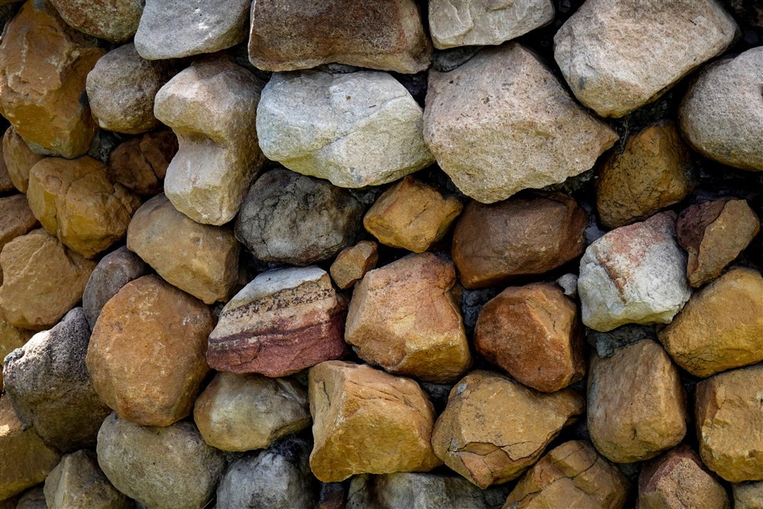 Piatra naturala si beton aparent