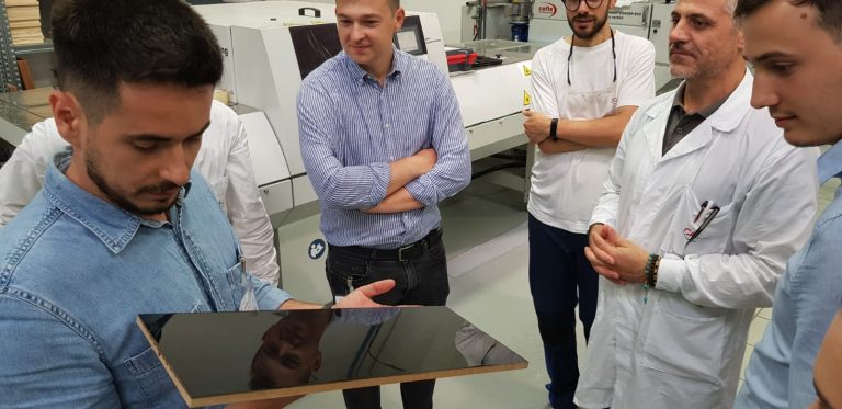 Perfecționarea în lumea finisajelor profesionale pentru lemn Perfecționarea în lumea finisajelor profesionale pentru lemn — fotografia 12